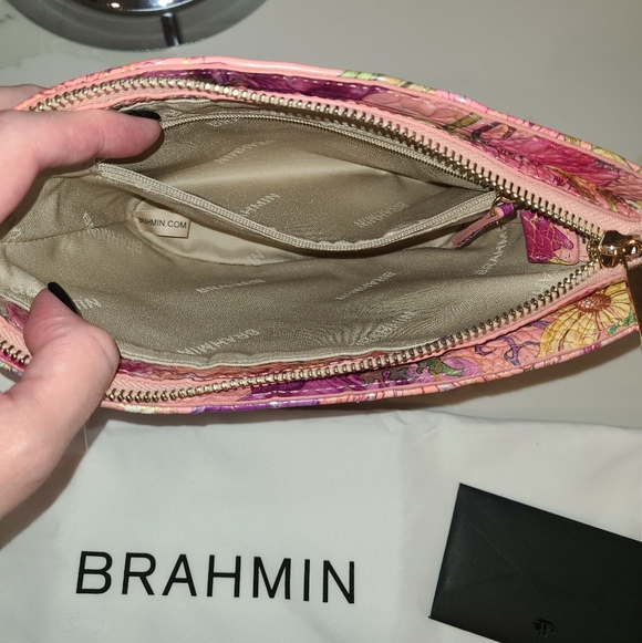 NWT Brahmin Ariana Wristlet Perennial Melbourne DI NWT Flower Bee